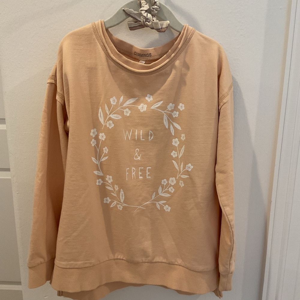 Rylee + Cru Peach Sweatshirt with White Floral 'Wild & Free' size 8/9